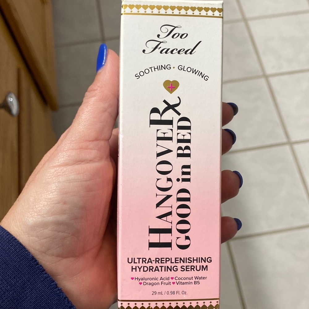 Too Faced Hangover Good in Bed